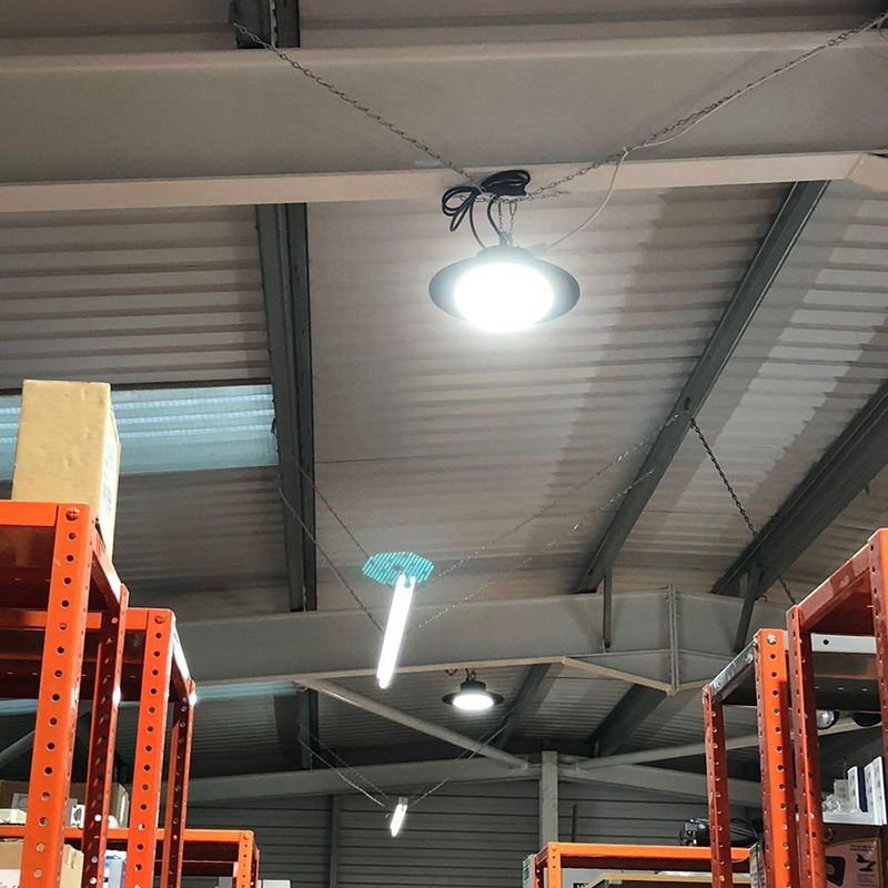 Led Highbay Light In A Garage, Best Garage Led Lighting Fixtures 2021
